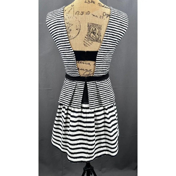 BCBGMaxazria Dress Women 2 Black White Striped Piper Sleeveless Zip Peplum Party - Picture 2 of 13